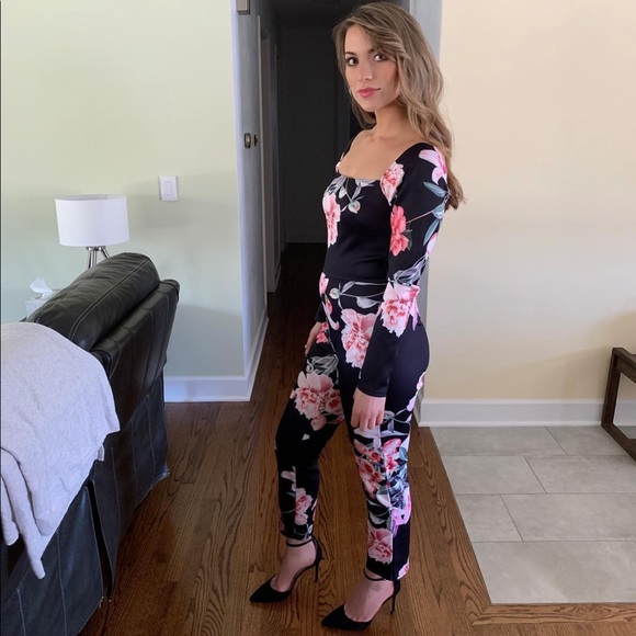 Floral long sleeve jumpsuit very quality fabric size 6 from ASOS - Picture 4 of 4